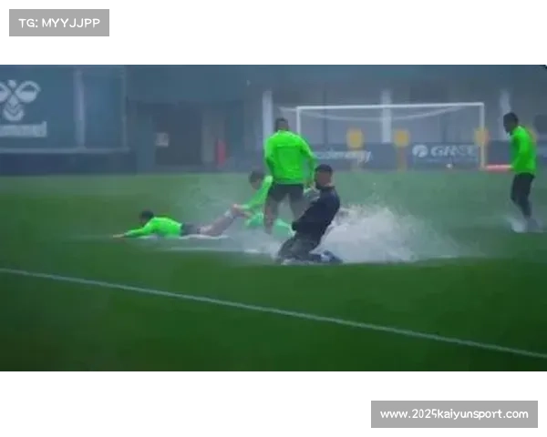 布拉加vs桑塔克拉主场暴雨，球员滑跪庆祝染绿草